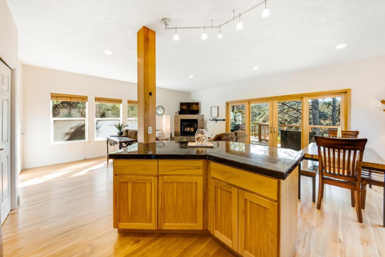 Yaquina Lighthouse View Beach Home Newport Exterior photo